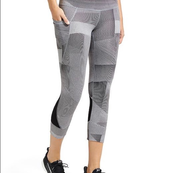 Athleta Gap Relay Capri Small - Picture 5 of 5